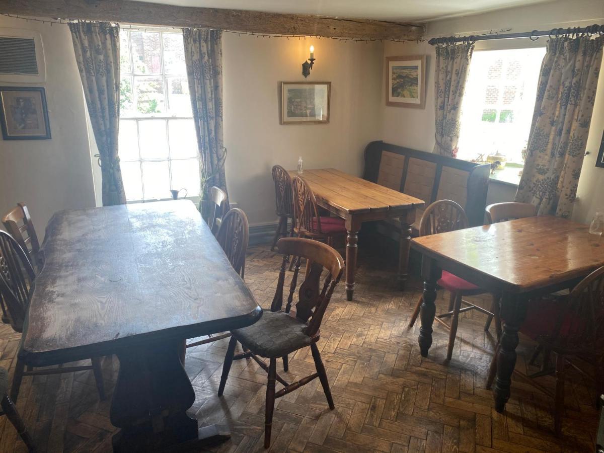 Bed and Breakfast The Coach And Horses Winchester Exterior foto